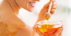Using honey to have a soft and better skin in jbghoney